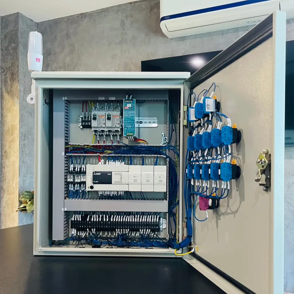 AK Global Business ผู้ผลิต CNC Machine Cover สายพานลำเลียง และตู้คอนโทรลอุตสาหกรรม CNC Way Cover สายพานลำเลียง